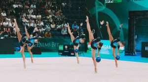 Rg-vb: Az együttes kéziszercsapatnál minél előrébb végezni az összetett versenyben a cél